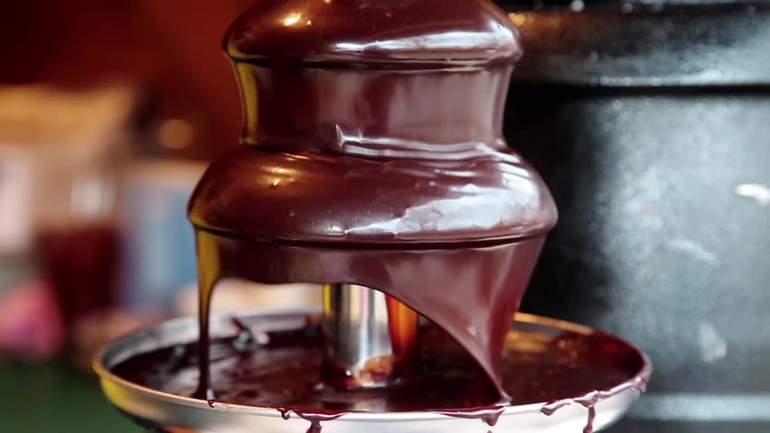Fontane di cioccolato: un sogno che si fa realtà, ecco le più amate - Misya  Magazine