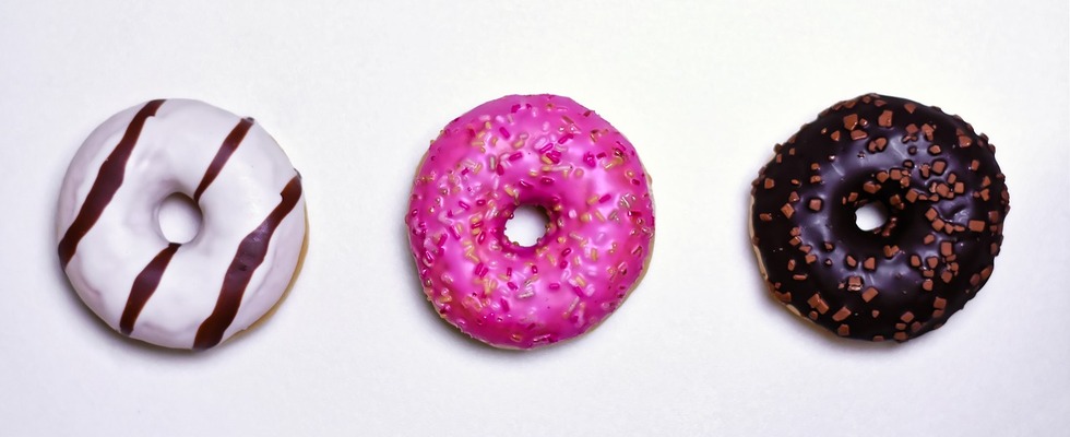 Donuts: tutti pazzi per le ciambelle colorate amate da Homer