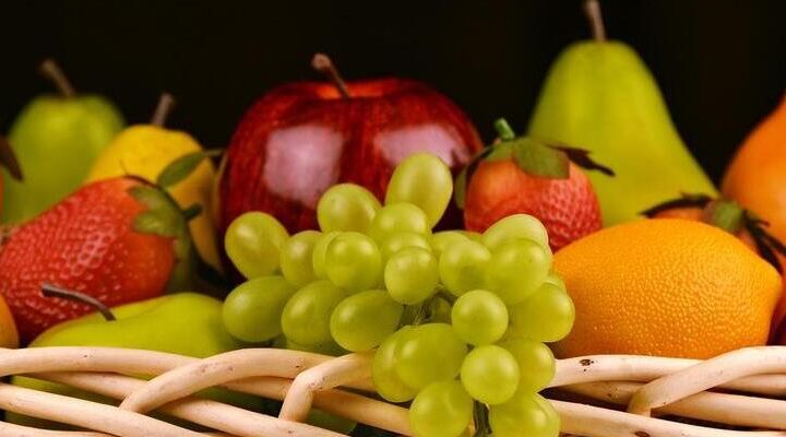 Mangiare frutta la sera, fa bene o fa male? Scopriamolo insieme