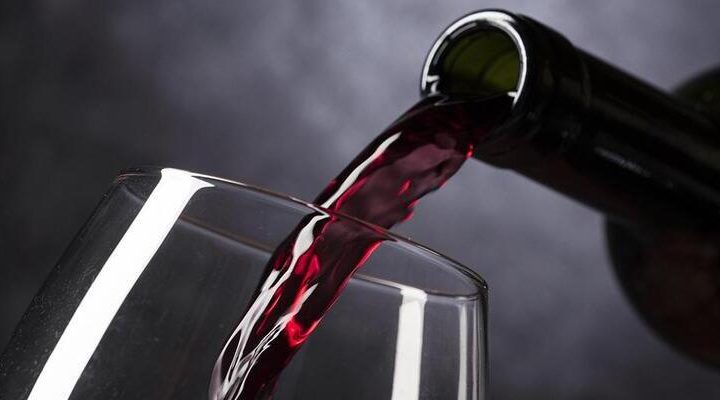 Il vino rosso va in frigo: sì o no? Scopriamolo insieme