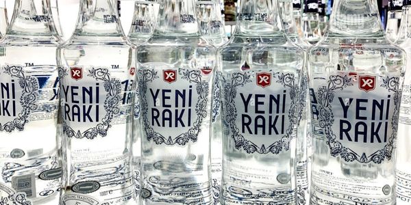 Raki: scopriamo la bevanda nazionale di Creta