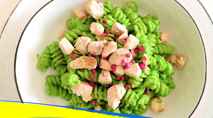 Fusilli integrali con pesto di rucola e salmone 