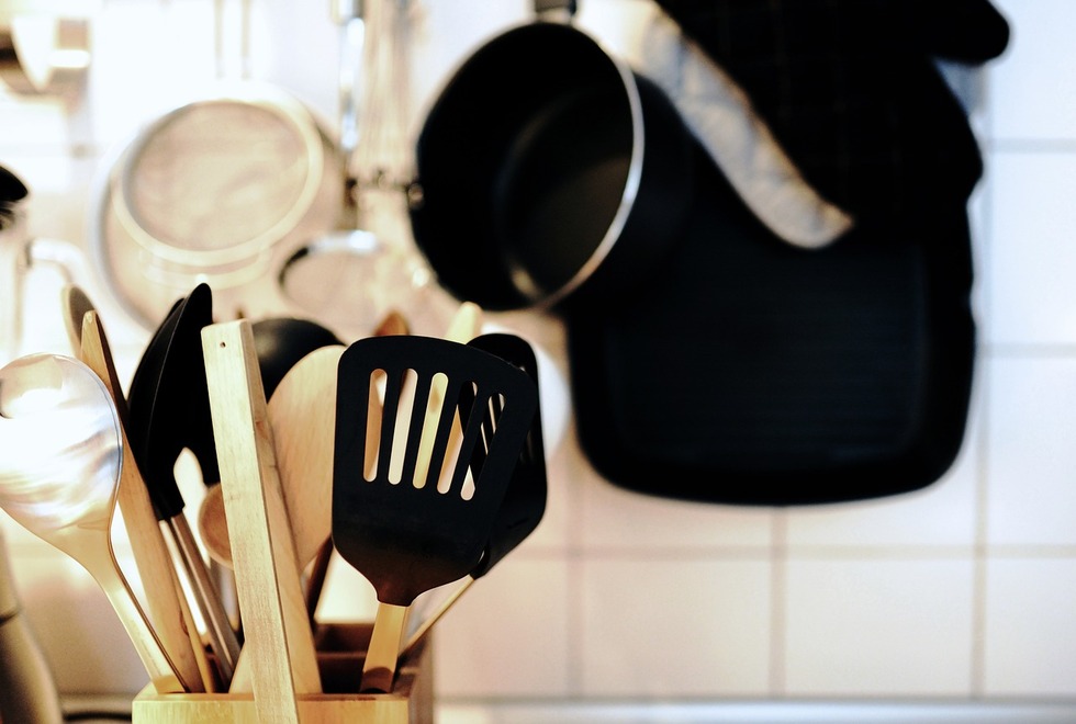 Materiali vietati in cucina: cosa evitare per garantire sicurezza e igiene