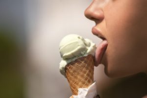 Perché mangiare il gelato ci fa venire mal di testa e come evitarlo